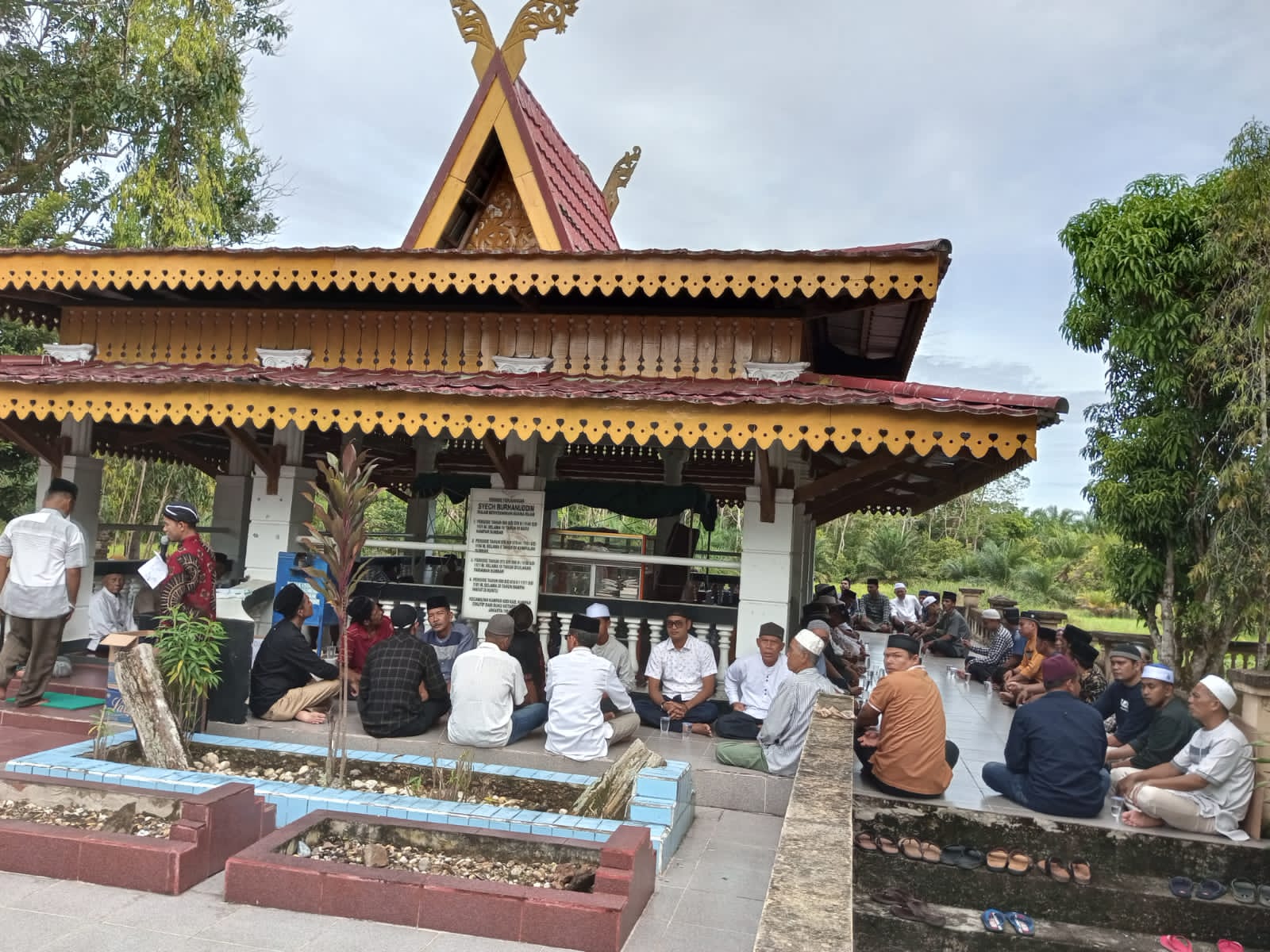 IRMA Al-Huda Taja Halal Bihalal Masyarakat Kuntu di Makam Syekh Burhanuddin